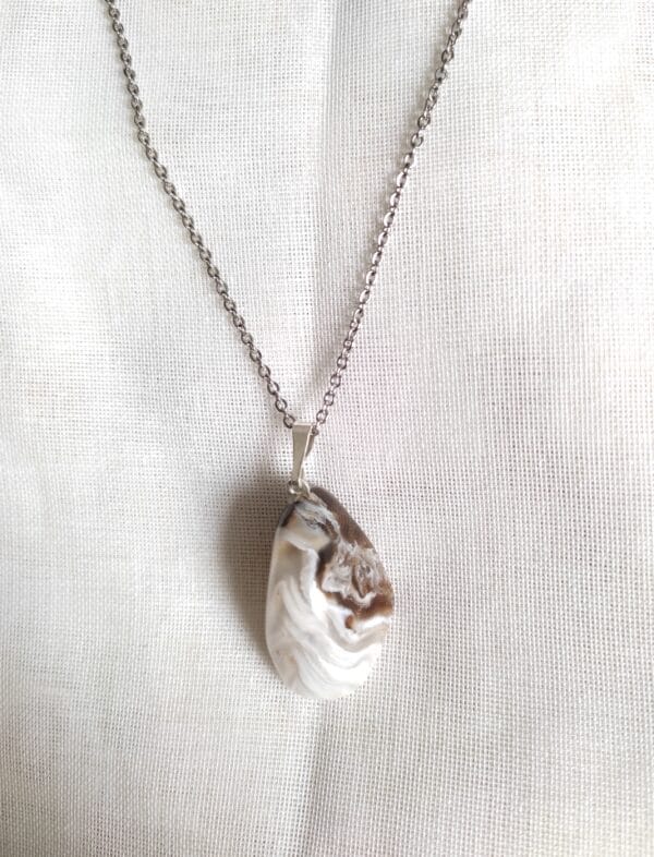 collier agate plume